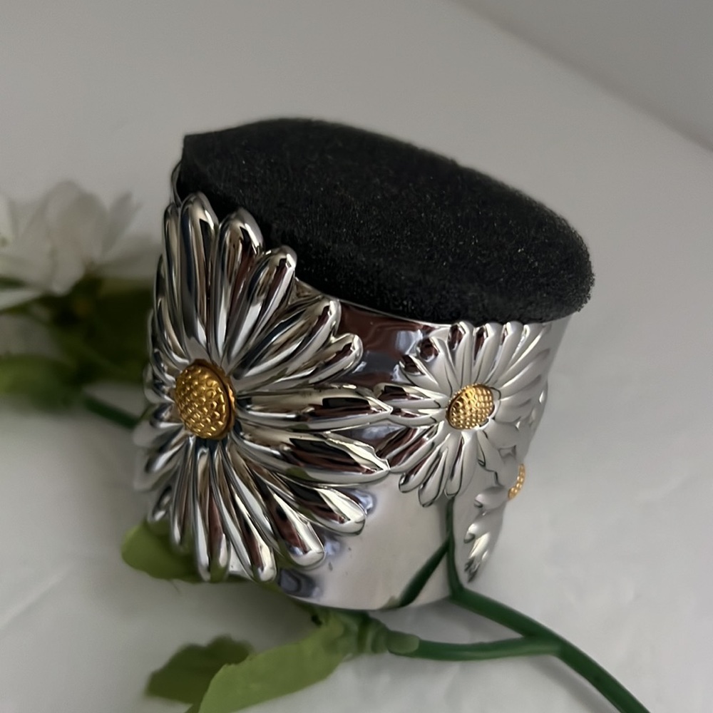 Stainless steel cuff bracelet. - Picture 2 of 3